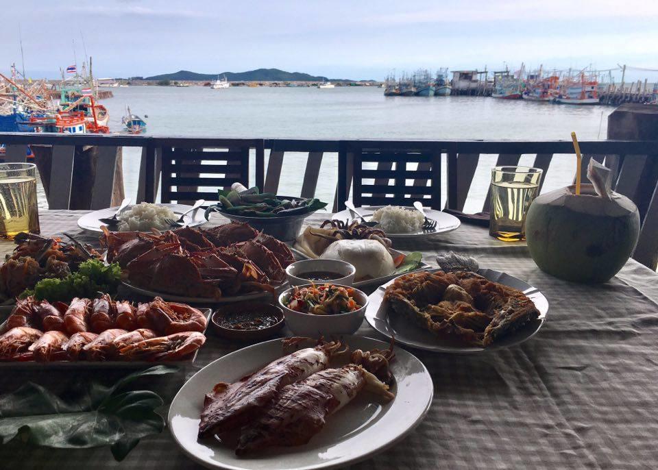Auberge de jeunesse I Na Seaview à Rayong Extérieur photo