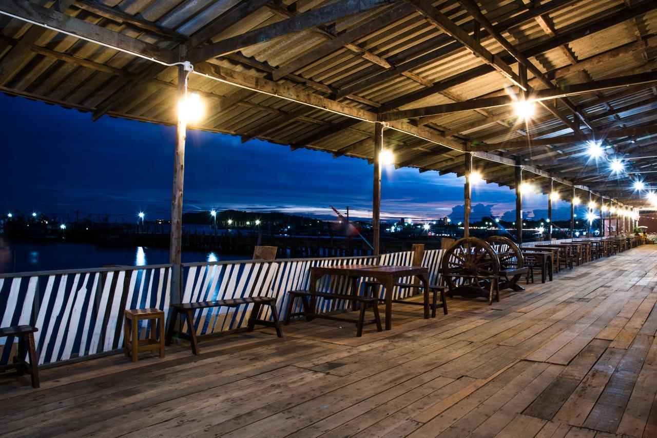 Auberge de jeunesse I Na Seaview à Rayong Extérieur photo