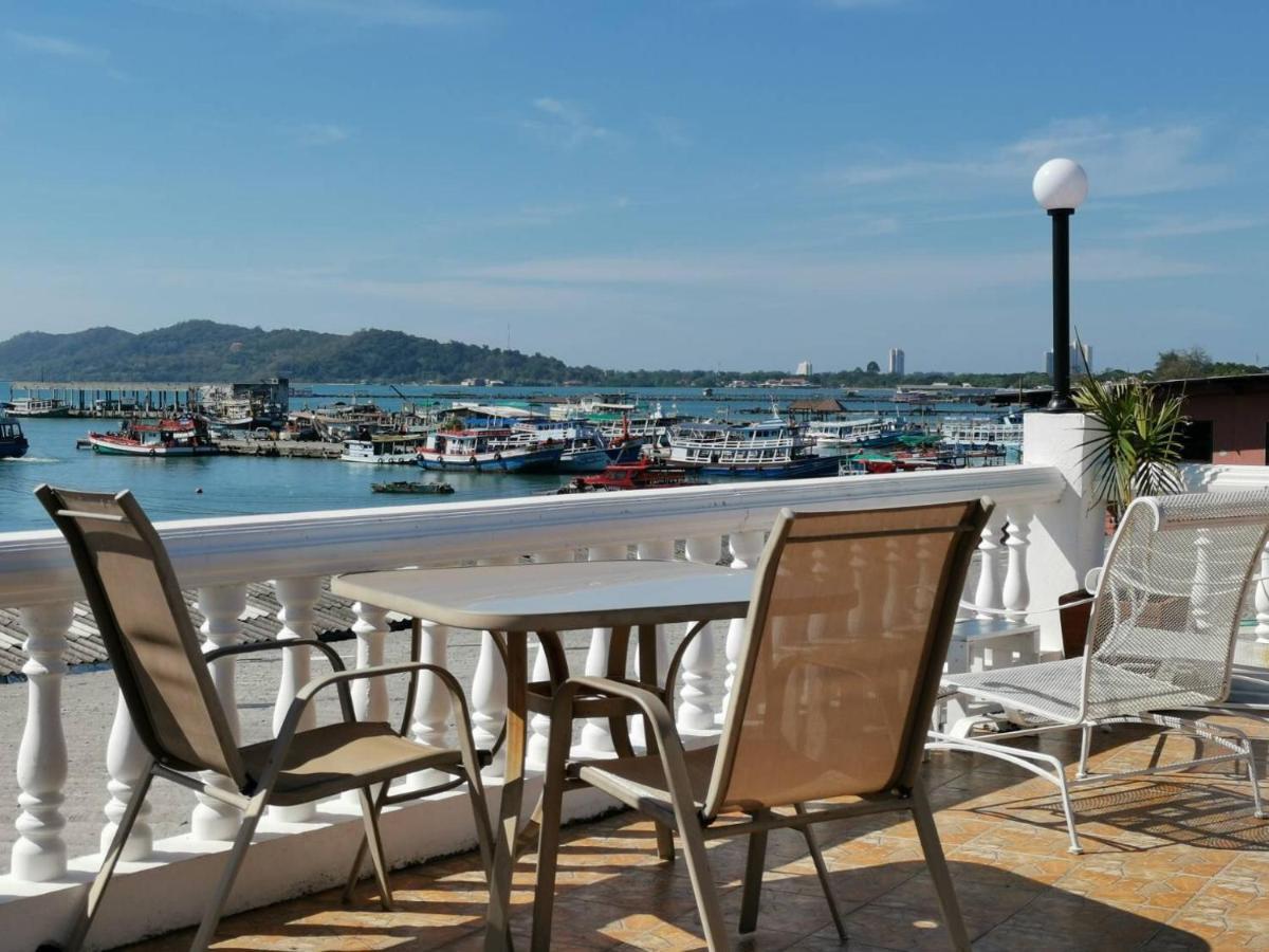 Auberge de jeunesse I Na Seaview à Rayong Extérieur photo
